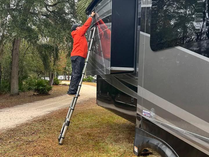 image from Do you close your kitchen vents when you travel?
